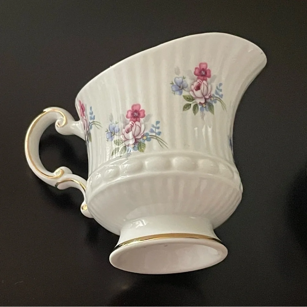 Elizabethan 3280 Vintage Footed Mini Creamer and Sugar and Mini Open Sugar Bowl